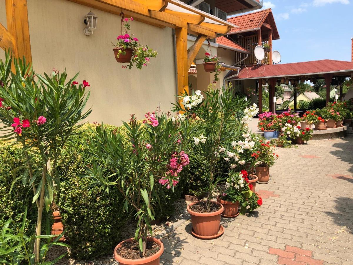 Hotel Haus Marika Siófok Esterno foto