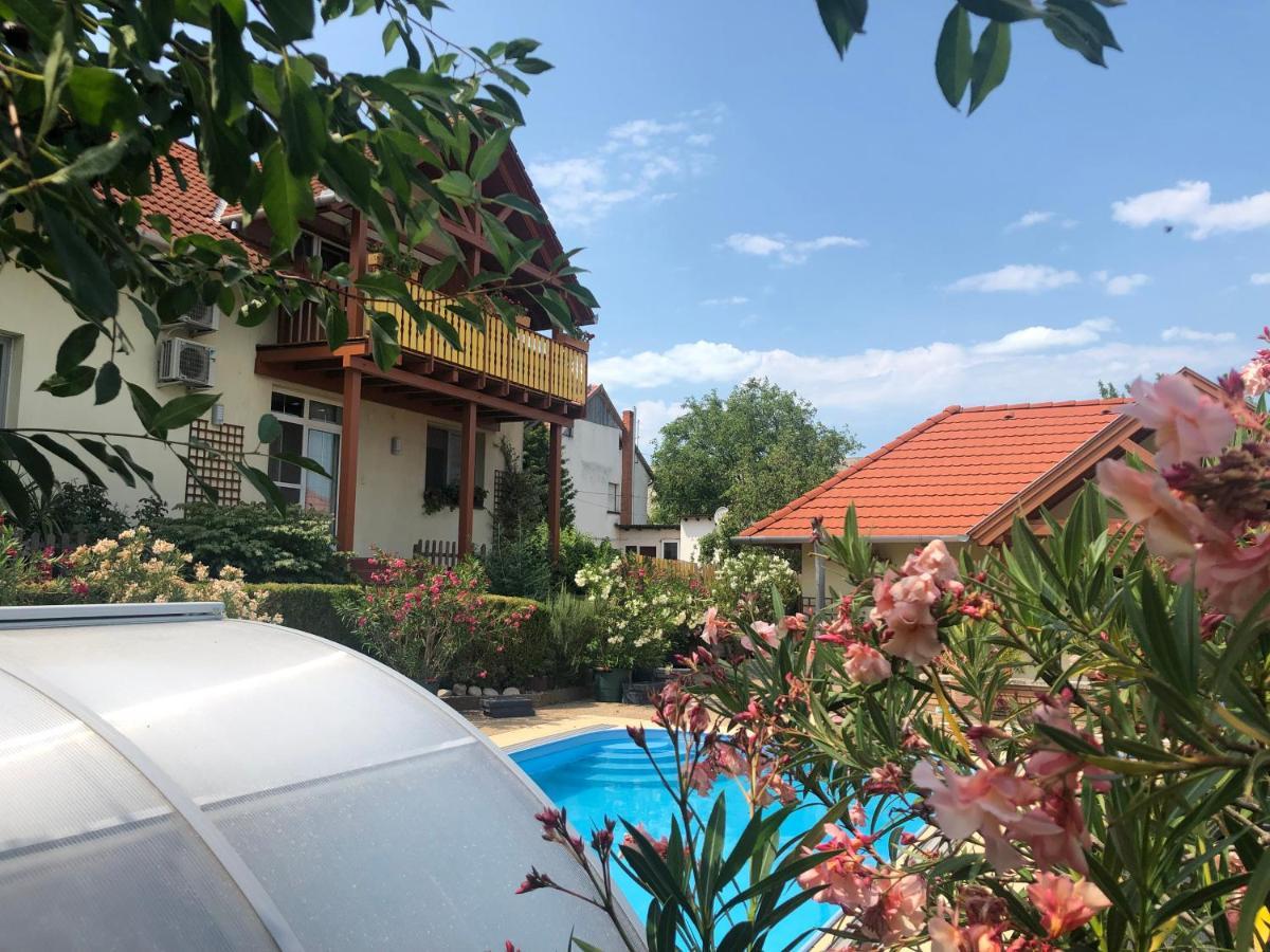 Hotel Haus Marika Siófok Esterno foto