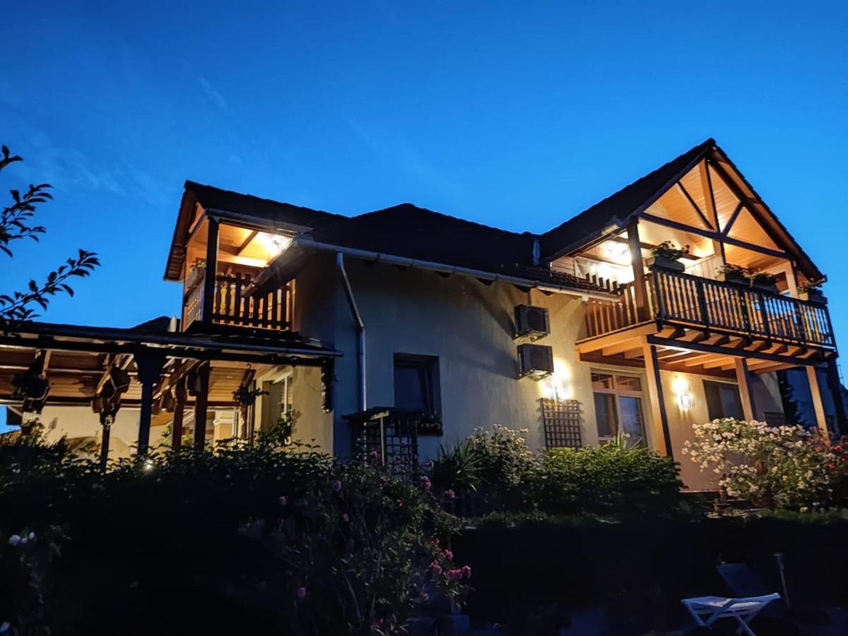 Hotel Haus Marika Siófok Esterno foto