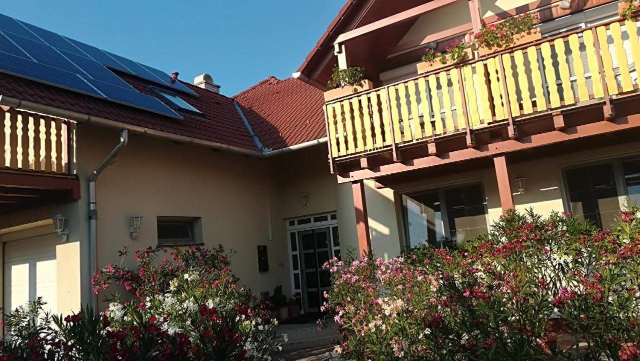 Hotel Haus Marika Siófok Esterno foto