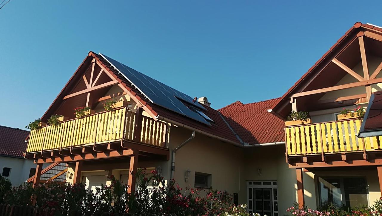 Hotel Haus Marika Siófok Esterno foto